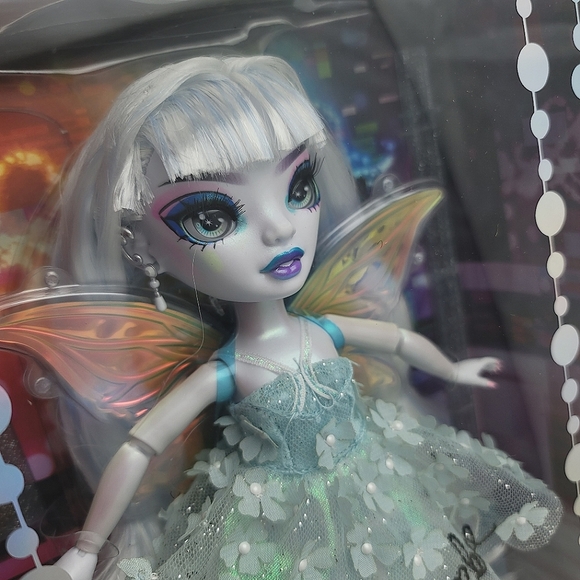 MGA Rainbow Vision Shadow High Costume Ball Special Edition Eliza McFee - Picture 9 of 9